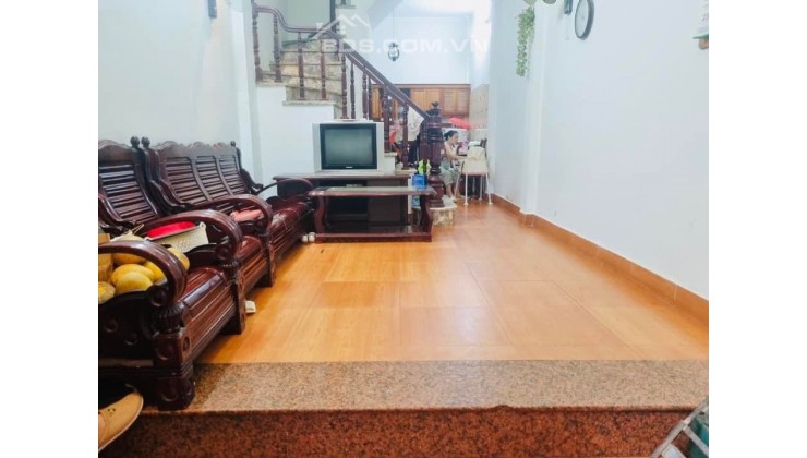 Cần bán gấp Nhà Mễ Trì Thượng 40m2, 4 Tầng,3.6m. Giá rẻ như hạt dẻ ( có thương lượng).